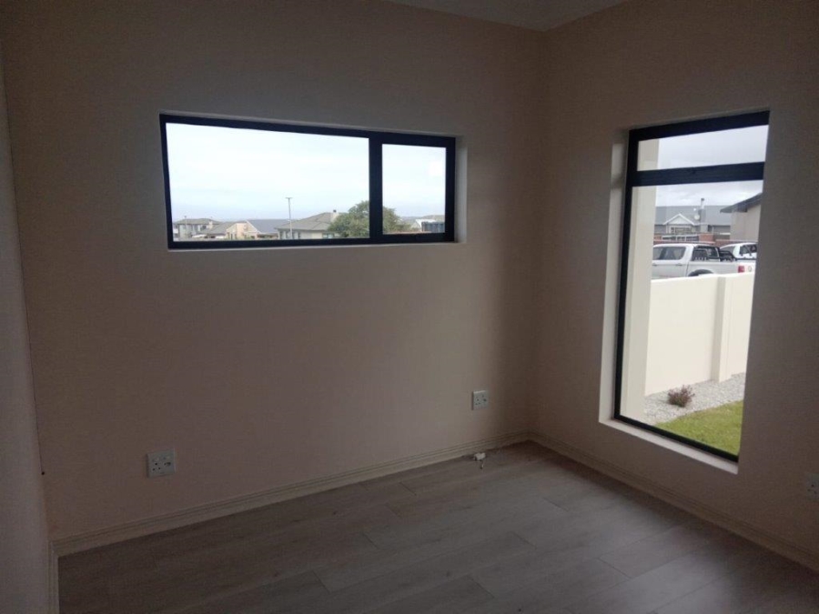4 Bedroom Property for Sale in Wavecrest Eastern Cape